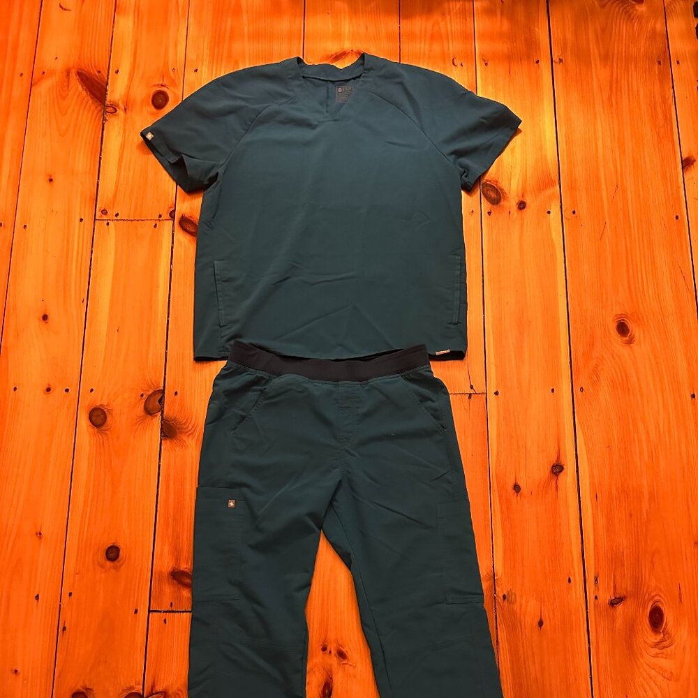 Set of Figs Scrubs in Hunter Green